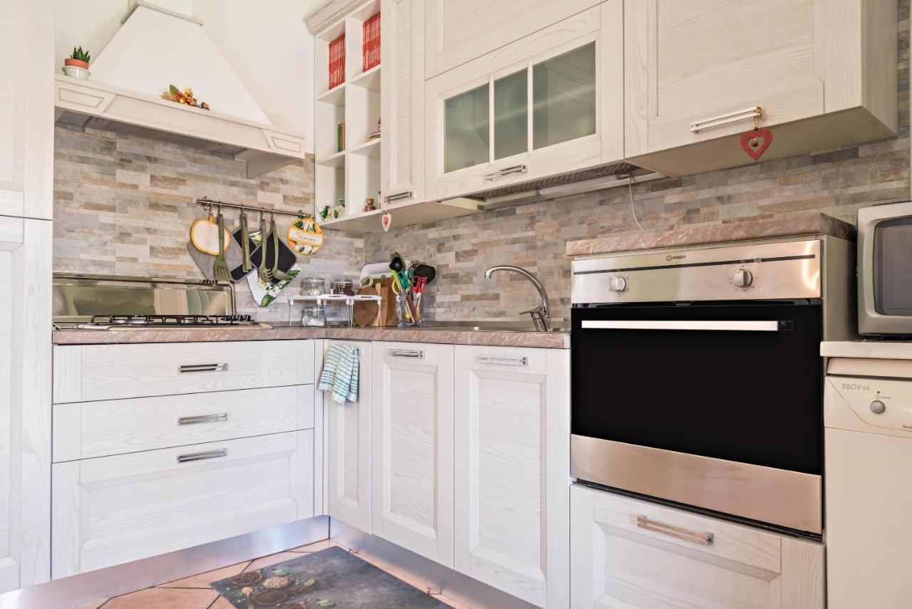 Tinas Yellow Home Leggiuno Luaran gambar